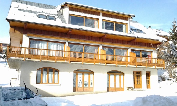 Albiez-Montrond Apartment | Bright Studio with Mountain Views - Rated 10/10 by Guests