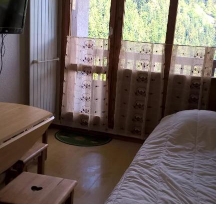 Valfrejus Apartment | Cozy Studio for 4 at Ski Slopes in Valfréjus – Pet Friendly!