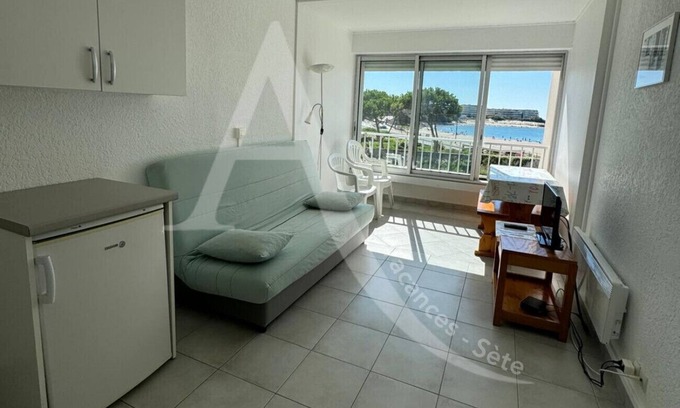 Sete Apartment | Beachfront Studio for 4 with Ocean Views and Spa Amenities
