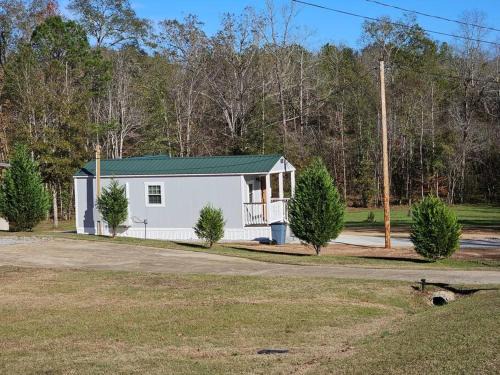 Phenix City Ski Chalet | Cozy Studio 431: Family-Friendly Retreat Near Ft Moore