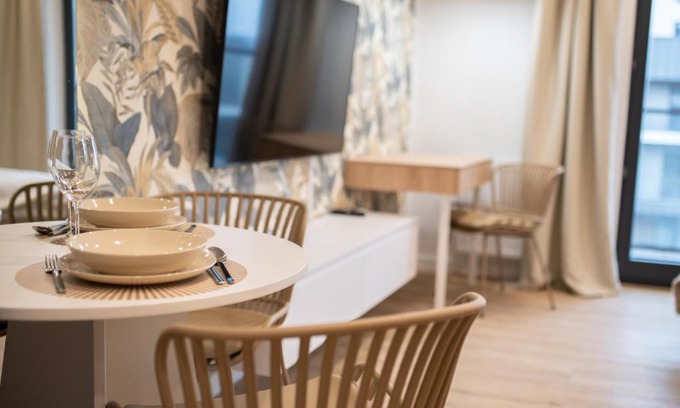 Krzyki Apartment | Child-Friendly Studio 54: Guest Rated 10/10 Experience