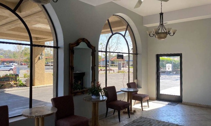 Anaheim Hills Hotel | Budget-Friendly Studio 6 in Anaheim Hills with Pool & Kitchen
