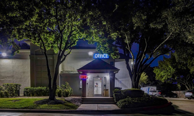 South Arlington Hotel | Comfortable Stay at Studio 6 Arlington, TX - Breakfast Included