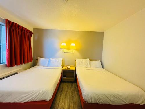 Casper Hotel | Welcoming Studio 6 Casper WY: Pet-Friendly Comfort Awaits