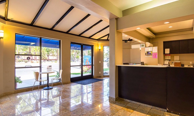 Concord Hotel | Convenient Studio 6 Concord: Family-Friendly with Pool & Spa