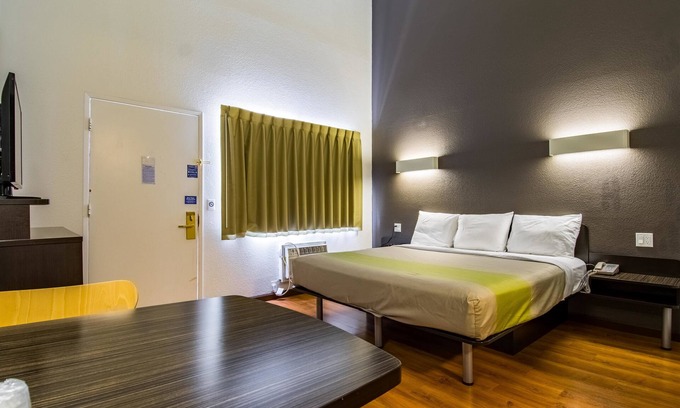 Cypress Hotel | Cozy Studio 6 Cypress: Pool, Spa & Family-Friendly Fun