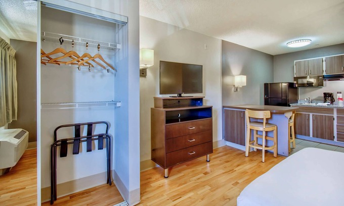 Deer Valley Hotel | Budget-Friendly Studio 6 Deer Valley with Family Amenities