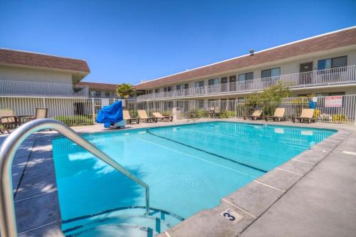 Biggs Field Hotel | Budget-Friendly Studio 6 in El Paso with Great Amenities