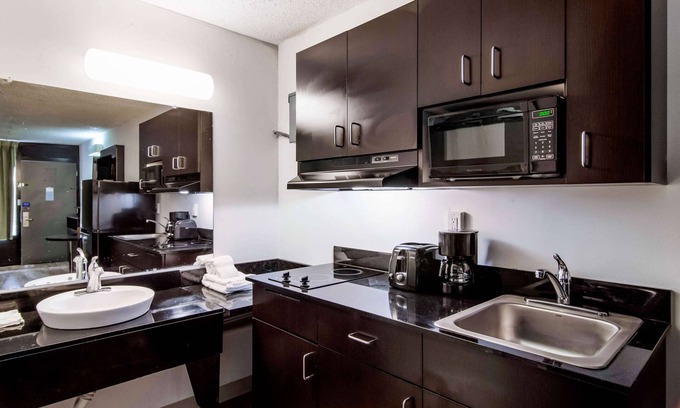 LaGrange Hotel | Budget-Friendly Stay at Studio 6 Lagrange, GA with Kitchen