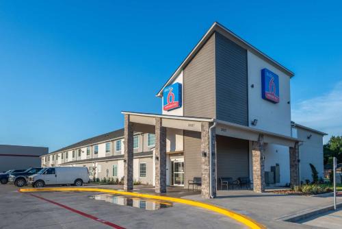 Lake Charles Hotel | Pet-Friendly Studio 6 Lake Charles with Great Amenities