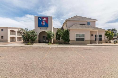 Lubbock Hotel | Comfortable Stay at Studio 6-Lubbock near Medical Center