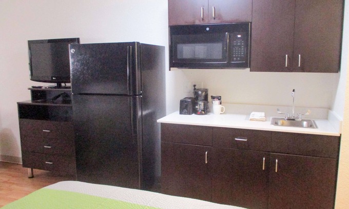 Luling Hotel | Budget-Friendly Studio 6 Luling, LA with Family Amenities