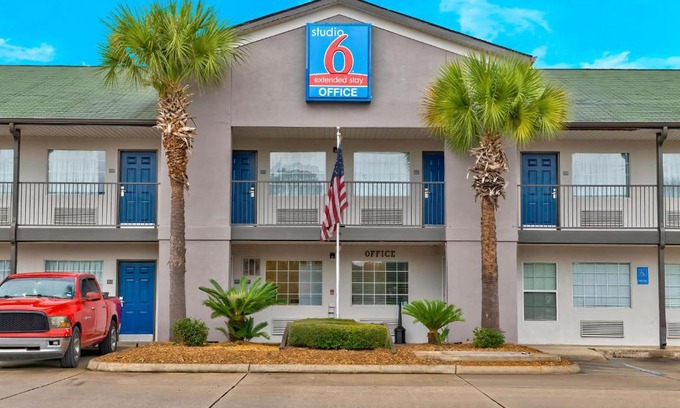 Pascagoula Hotel | Pet-Friendly Getaway at Studio 6 in Pascagoula, MS