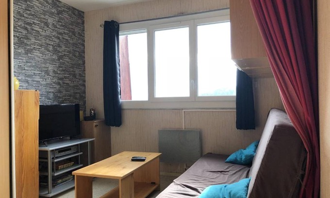 Arette Apartment | Cozy Studio Near Ski Slopes with Parking & Shops Access
