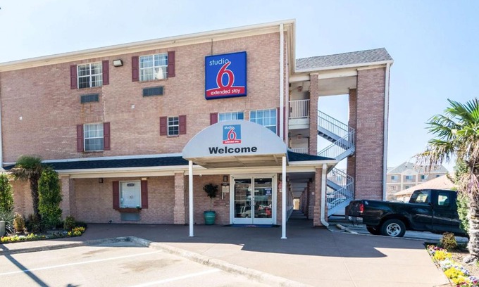 Plano Hotel | Convenient Stay at Studio 6-Plano, TX near Medical Center