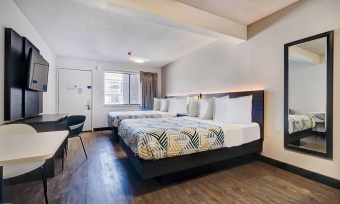 Rock Springs Hotel | Relaxing Retreat at Studio 6 Rock Springs, WY with Spa & Dining