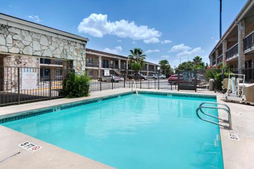 Medical Center District Hotel | Pet-Friendly Studio 6 in San Antonio Near Medical Center