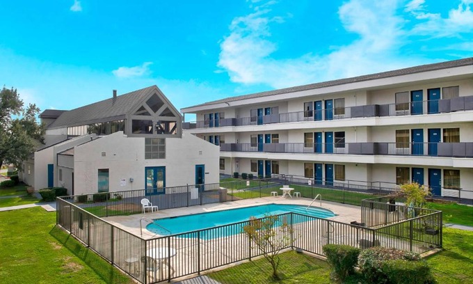North San Antonio - SAT Hotel | Convenient Studio 6 in San Antonio, TX - Near Airport