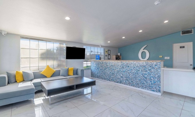 Madera Hotel | Convenient Studio 6 Suites in Madera Near Yosemite