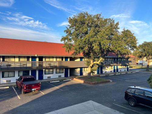 Flournoy Hotel | Budget-Friendly Studio 6 Suites in Shreveport, LA