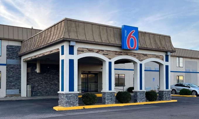 Springfield Hotel | Pet-Friendly Studio 6 Suites in Springfield, OH - Rated 8/10
