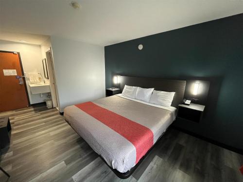 Urbana Hotel | Welcoming Manor Motel: Family-Friendly Retreat Awaits