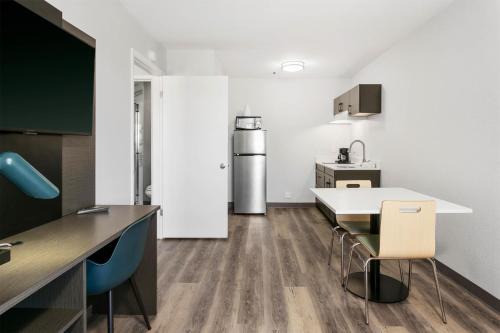 Tempe Hotel | Pet-Friendly Studio 6 Tempe with Pool & Family Amenities