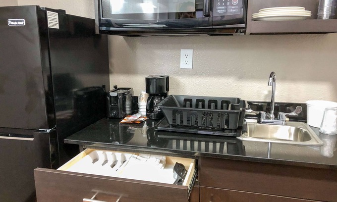 Wichita Hotel | Budget-Friendly Stay at Studio 6 Wichita, KS - Airport