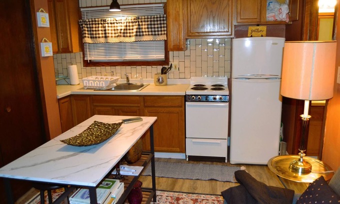 Grand Forks Apartment | Comfortable Stay at Studio 7 Grand Forks with Breakfast