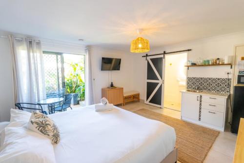 Point Lookout Apartment | Oceanfront Bliss at Studio 9 with Pool & Breakfast