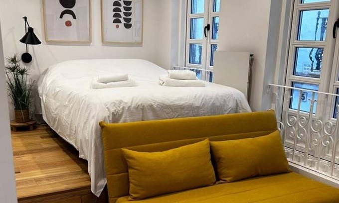 La Coruna Old Town Apartment | Cozy Studio A Coruña: Ideal for 2 with Kitchen Amenities