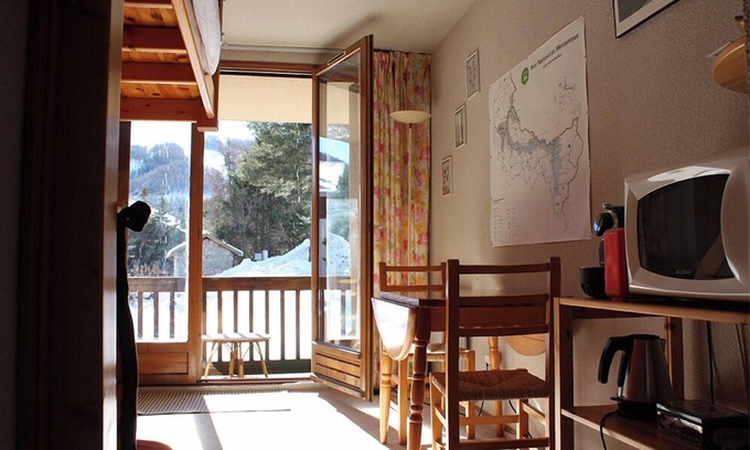 Saint-Etienne-de-Tinee Apartment | Cozy Studio Auron - Hailstones with Pool & Breakfast