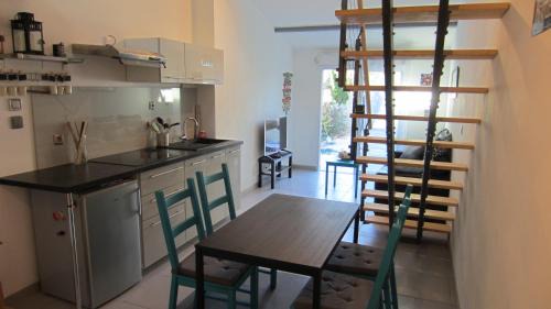 Grans Apartment | Budget-Friendly Studio A Grans with 9/10 Guest Rating