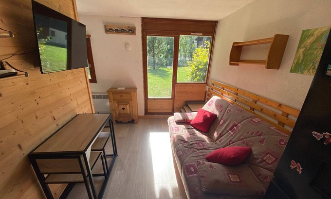 Abondance Apartment | Cozy Studio Abondance: Ideal for 3 with Spa & Breakfast
