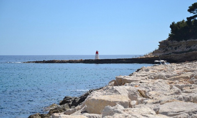 Carry-le-Rouet Apartment | Oceanfront Studio Adriana: Family-Friendly Getaway