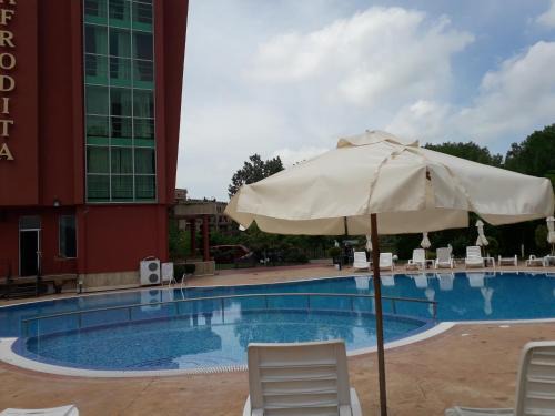 Sunny Beach Apartment | Oceanfront Studio Afrodita 1 - Guest Rated 9.8, Pool & Spa