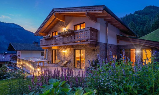 Mayrhofen Apartment | Oceanfront Bliss at Studio Alpendomizil Ahorn - 9.1/10