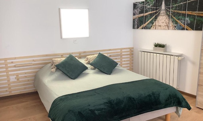 Noveant-sur-Moselle Apartment | Inviting Studio Amis de la Moselle: Rated 9.5/10, Pet Friendly