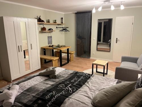 Mickten Apartment | Delightful Studio by the Elbe with Balcony and Netflix