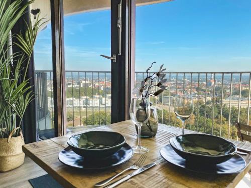 Antonsviertel Apartment | City Views & Tropical Vibes - Your Perfect Getaway Studio