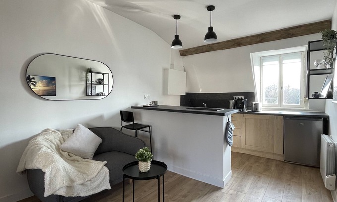 Douai Apartment | Modern Studio Anchin - Guest Rated 10/10 & Family-Friendly