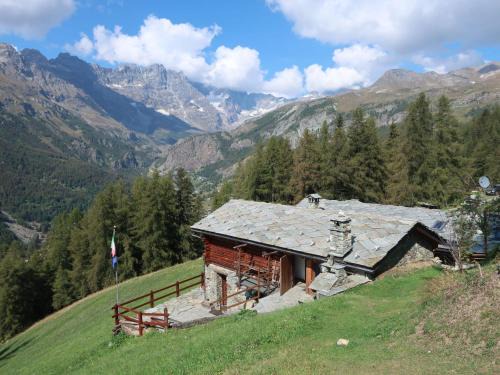 Valtournenche Apartment | Guest Rated 10/10: Studio Ancienne Bergerie - Pet Friendly