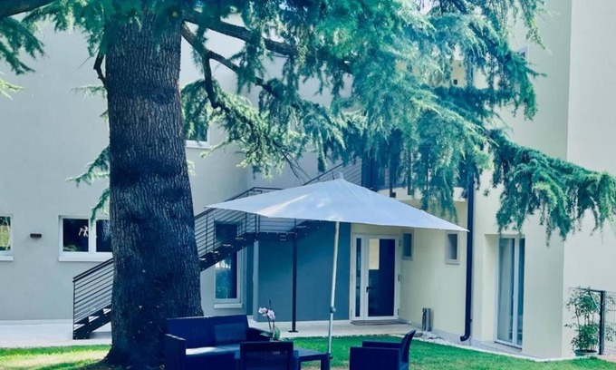 Gargagnago di Valpolicella Apartment | Studio Apartment 'Vayu' with Shared Terrace, Wi-Fi and Air Conditioning