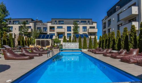Palanga Apartment | Cozy Studio Apartment with Pool View for Memorable Stays