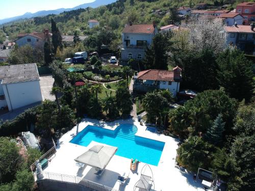 Bregi Apartment | Stylish Studio Apartman Lavanda with Pool & Pet-Friendly Stay