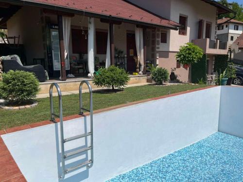 Ivanjica Apartment | Pet-Friendly Apartman Lazovic: Guest Rated 9.7/10