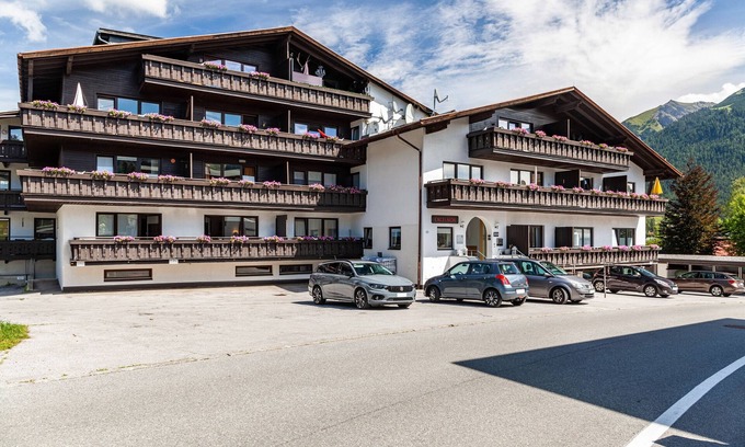 Seefeld in Tirol Apartment | Mountain View Studio Apartment with Balcony & Wi-Fi