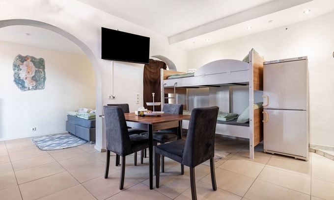 Rheinhausen Apartment | Studio Apartment '1' with Shared Terrace and Wi-Fi