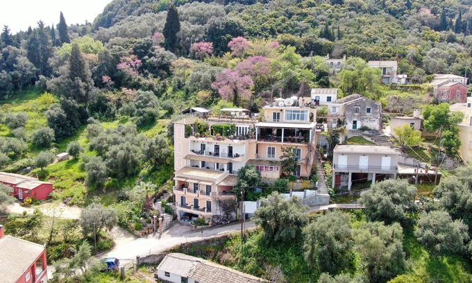 Notos Apartment | Seaside Studio Apartment with Balcony, Ocean View & Wi-Fi