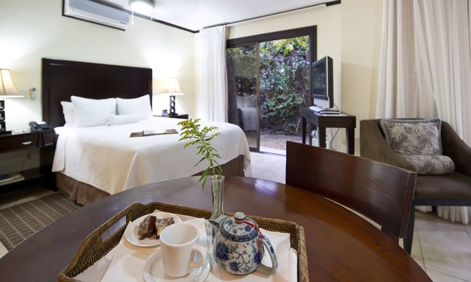 Santa Ana Hotel | Cozy Studio with Breakfast at Hotel Villa LosCandiles
